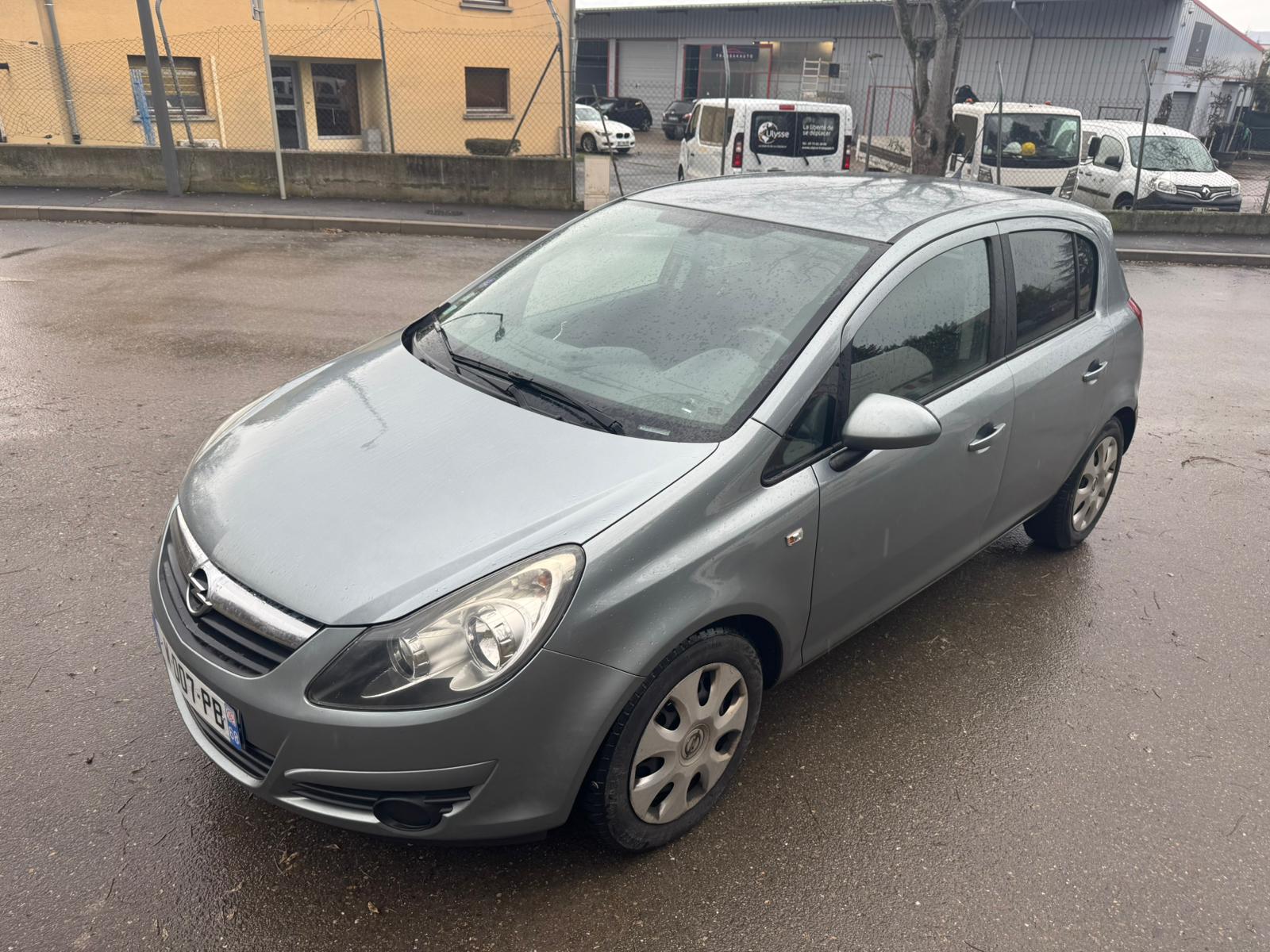 OPEL CORSA 1.2 i 85 CV &ndash; ESSENCE &ndash; 12/2010 Riedisheim