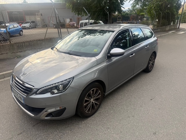 Peugeot 308 SW Allure 1.2 E-THP 130CV Illzach
